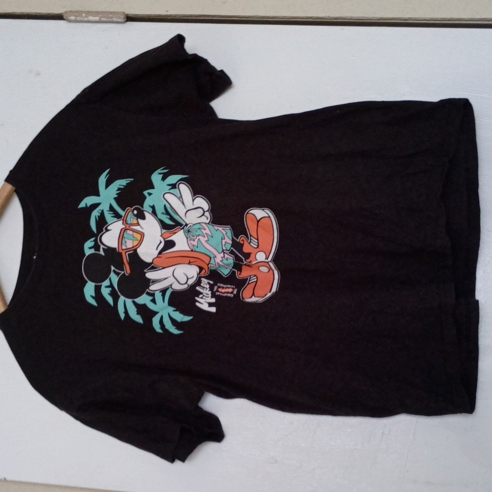 Mickey Mouse tee shirt L